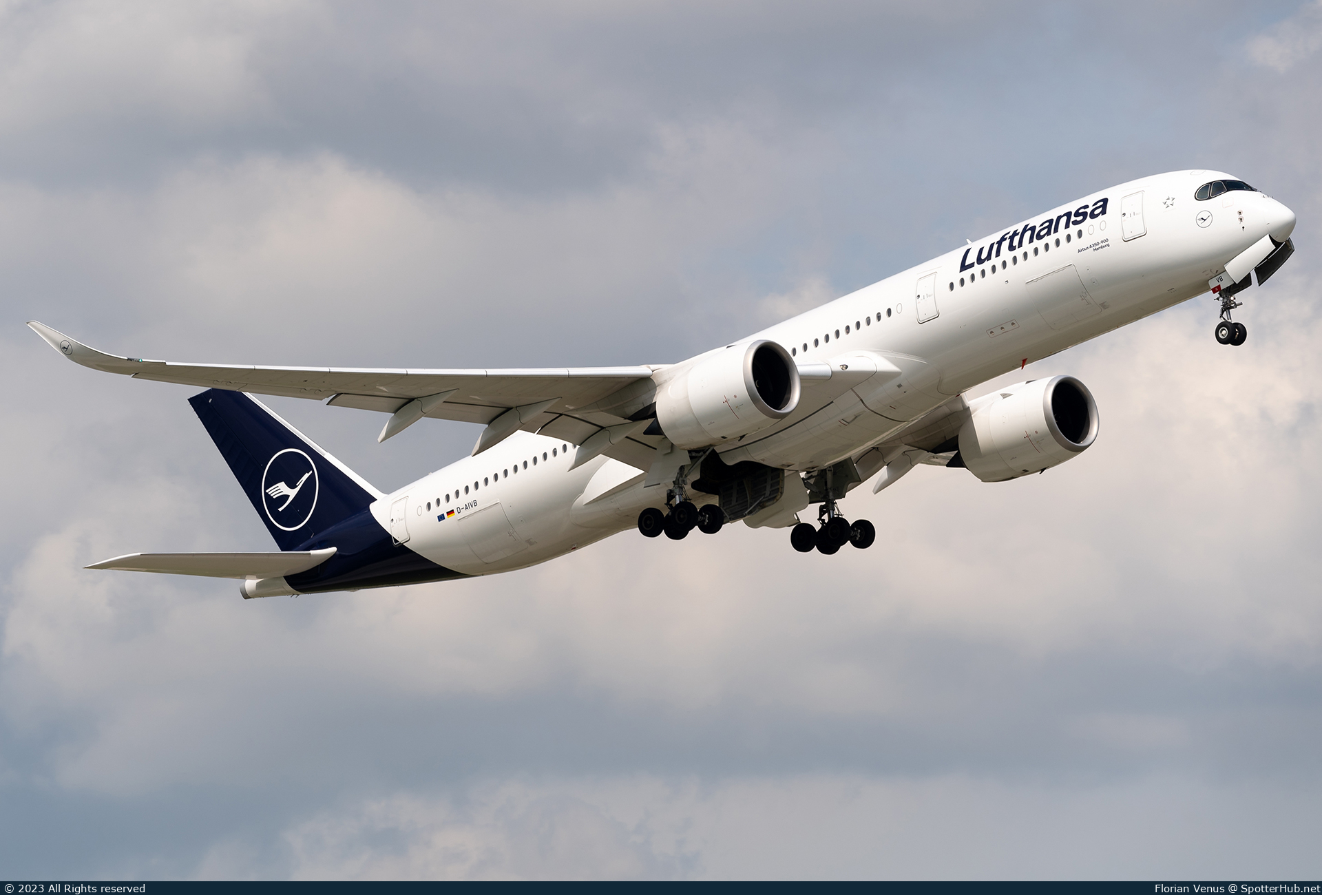 Photo of D-AIVB - Airbus A350-941 operated by Lufthansa