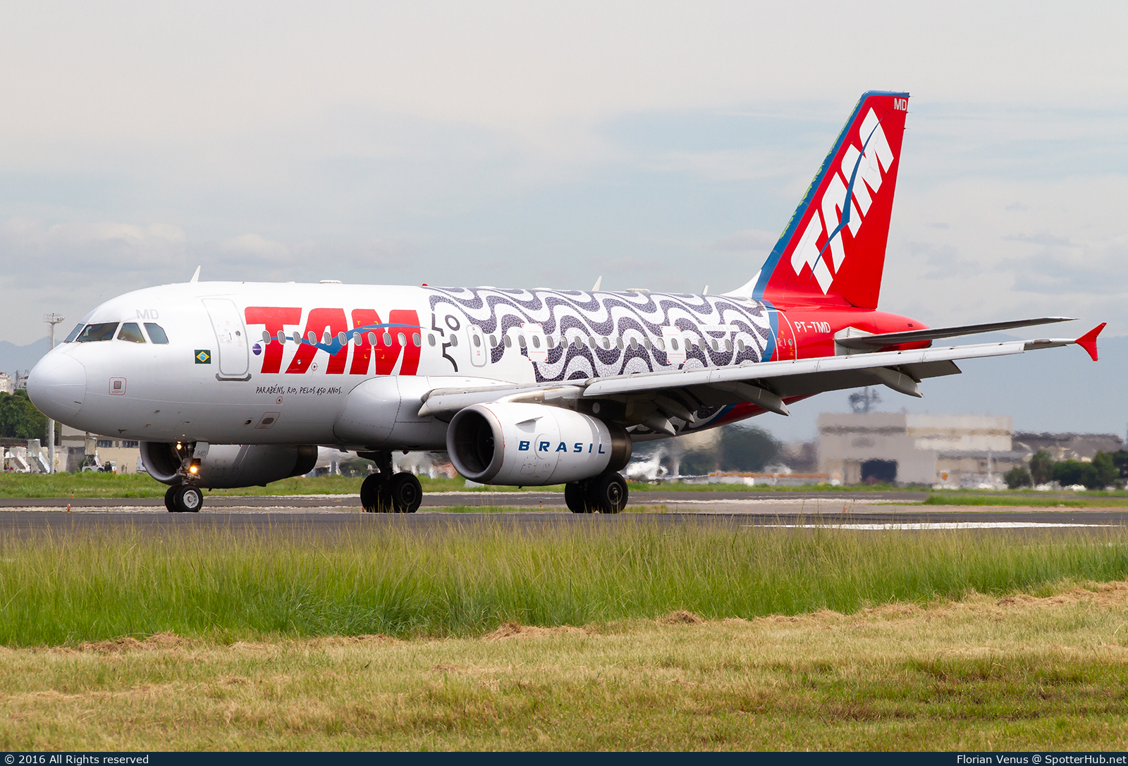 Photo of PT-TMD - Airbus A319-132 operated by TAM Linhas Aéreas