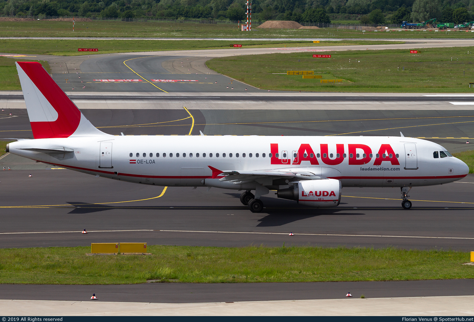 Photo of OE-LOA - Airbus A320-214 operated by Laudamotion