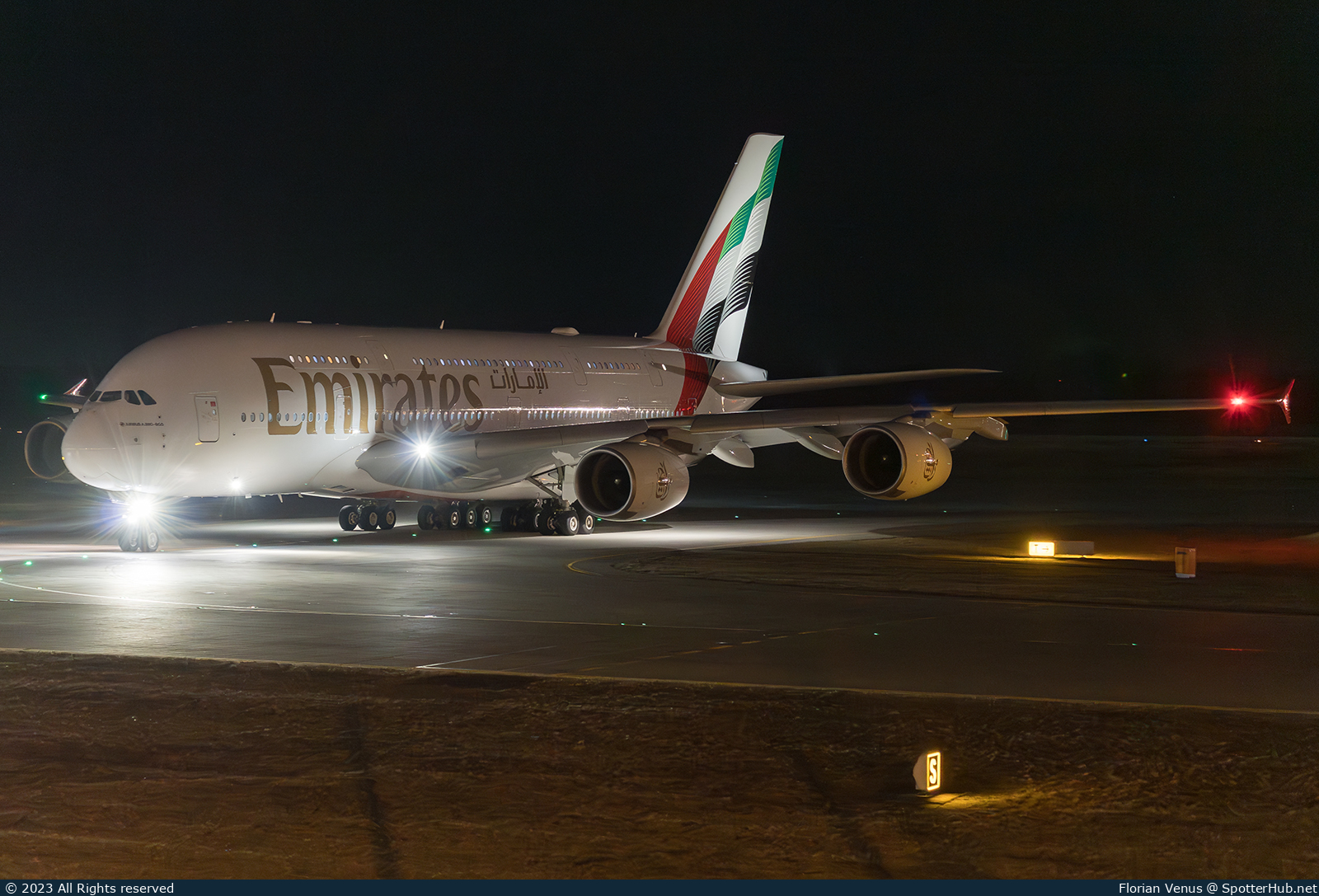 Photo of A6-EOE - Airbus A380-861 operated by Emirates