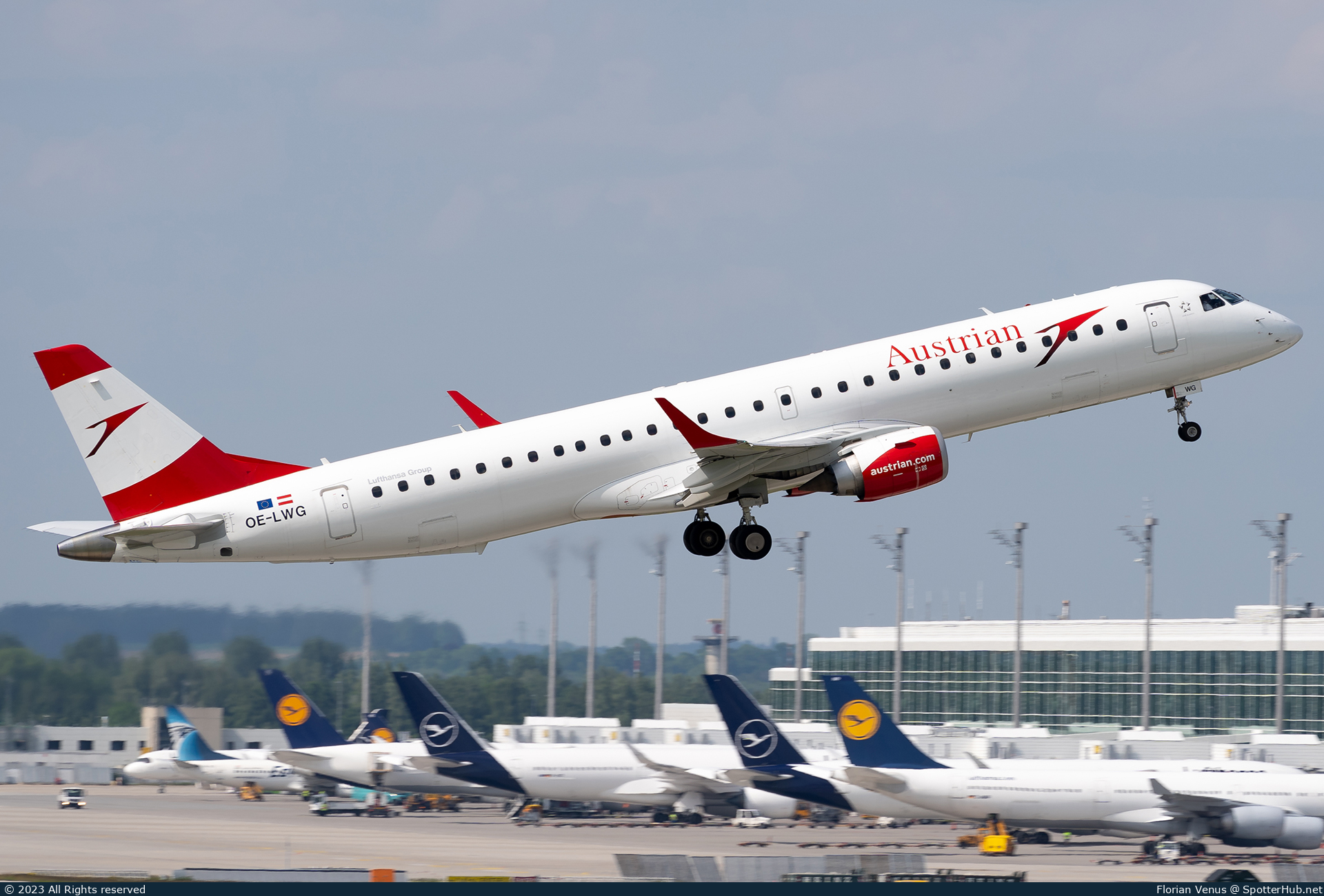 Photo of OE-LWG - Embraer ERJ-195LR operated by Austrian Airlines