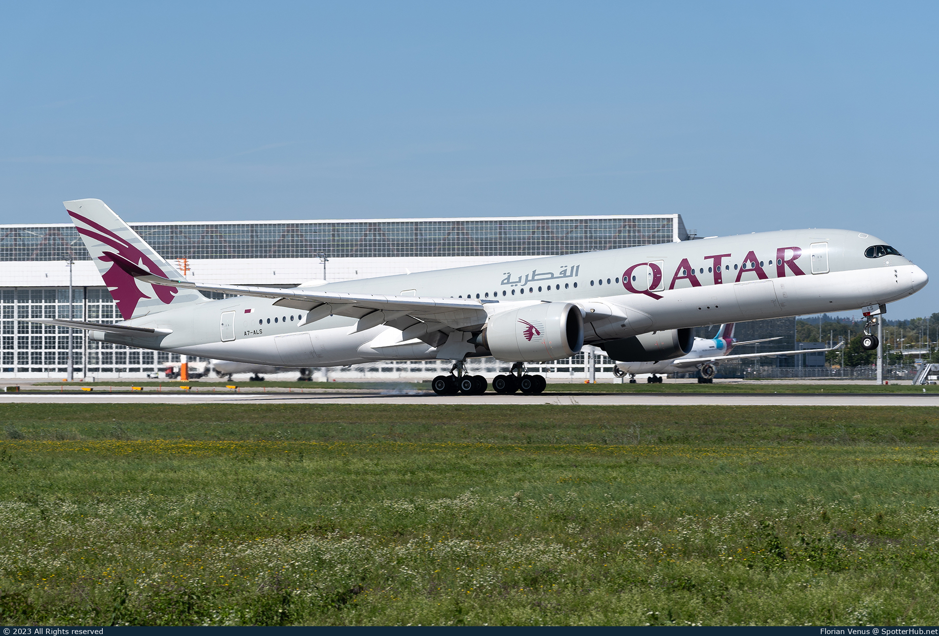 Photo of A7-ALS - Airbus A350-941 operated by Qatar Airways