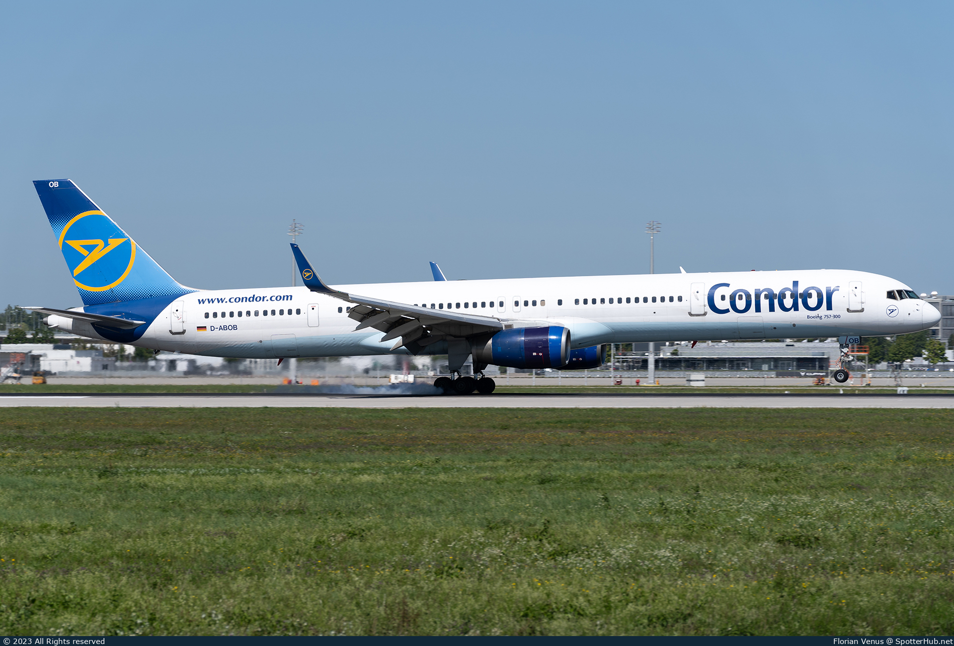 Photo of D-ABOB - Boeing 757-330 operated by Condor