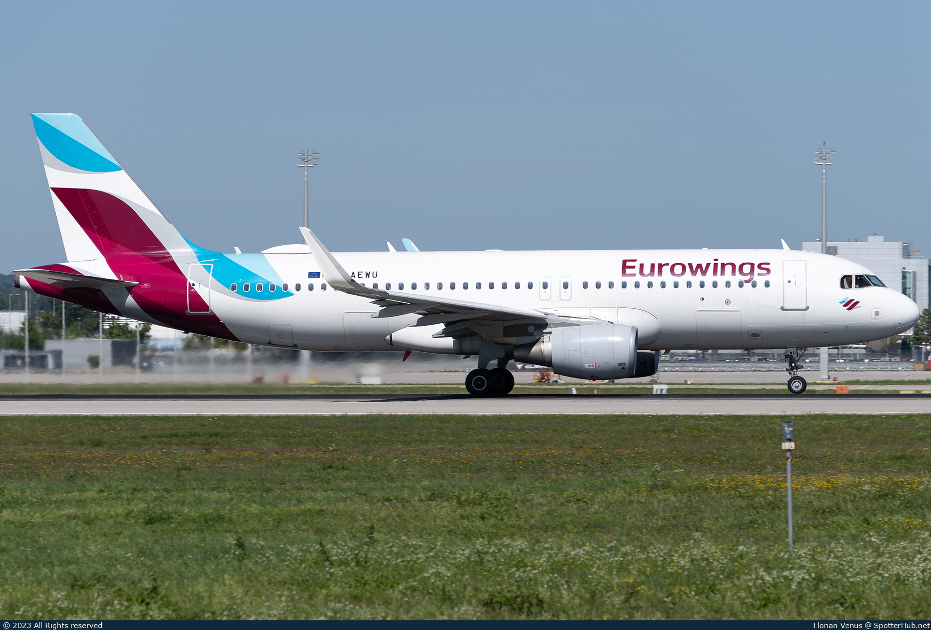 Photo of D-AEWU - Airbus A320-214 operated by Eurowings
