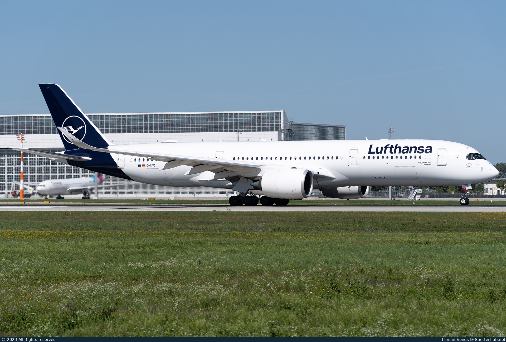 Photo of D-AIVC - Airbus A350-941 operated by Lufthansa