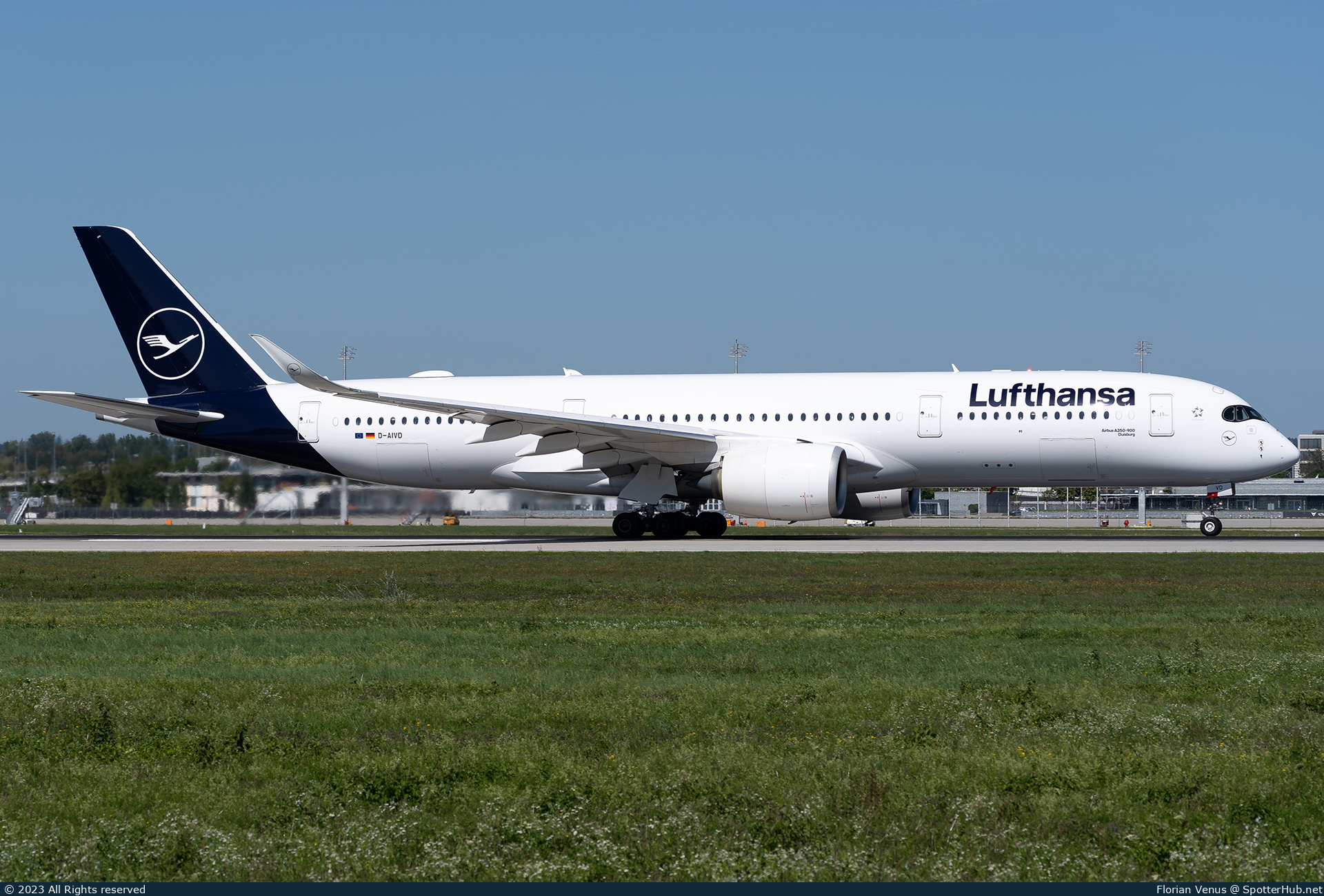 Photo of D-AIVD - Airbus A350-941 operated by Lufthansa