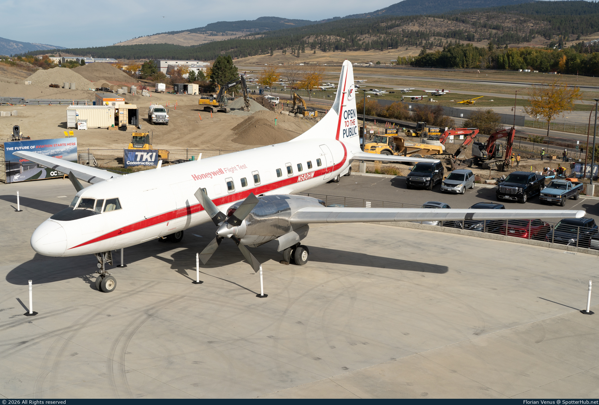 Photo of N580HW - Convair CV-580 operated by Honeywell International Inc.