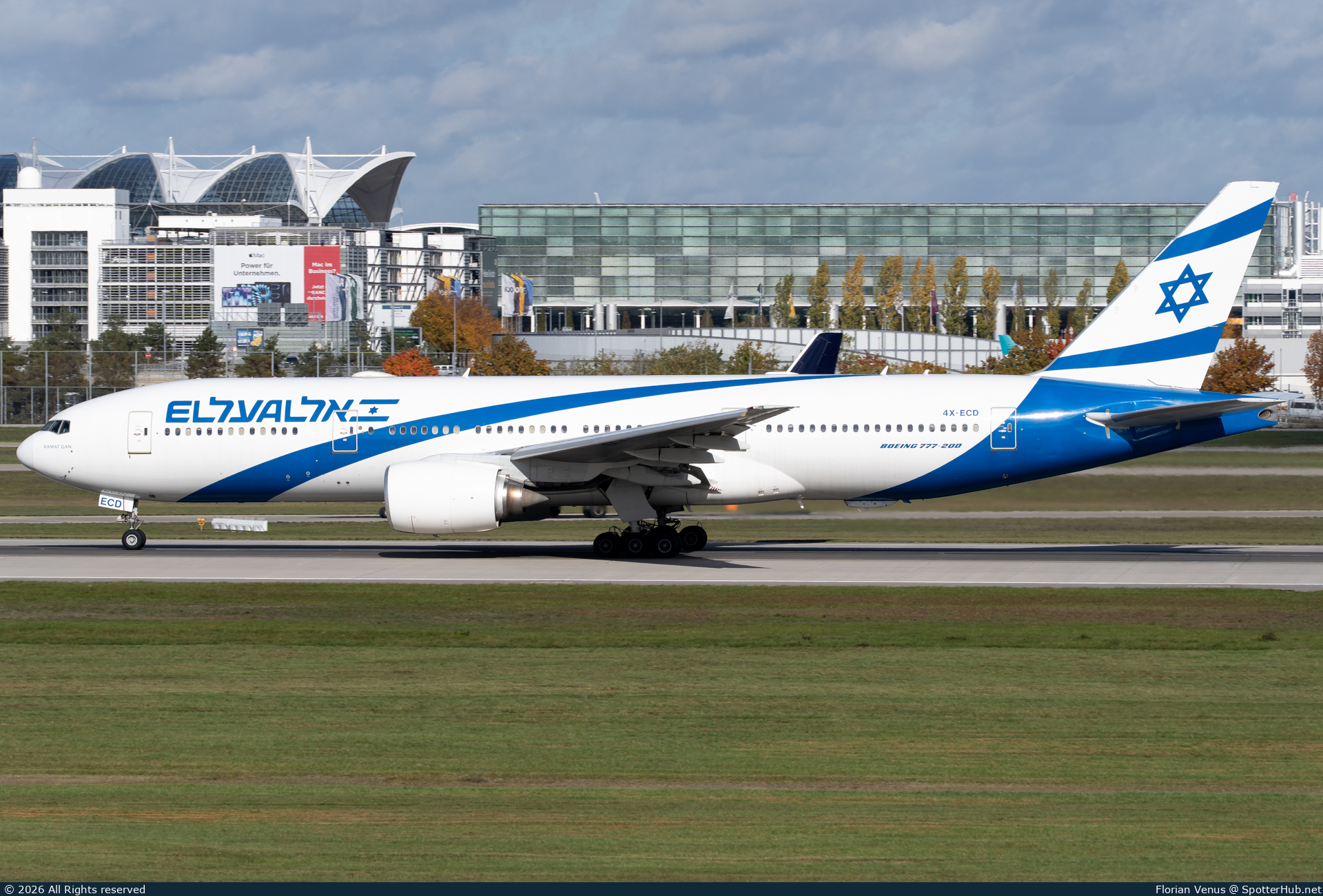Photo of 4X-ECD - Boeing 777-258(ER) operated by El Al Israel Airlines