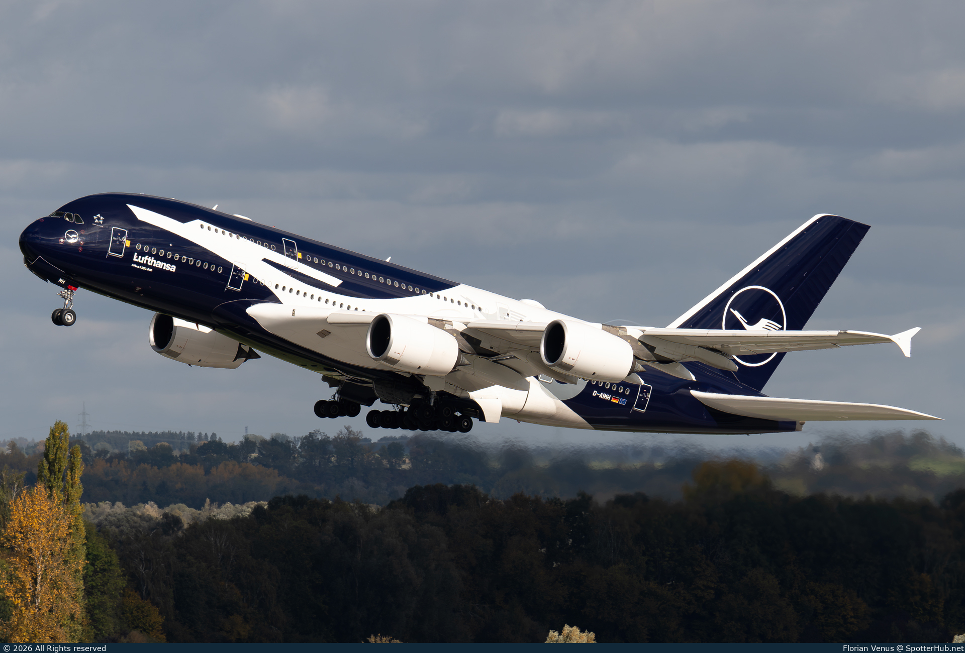 Photo of D-AIMH - Airbus A380-841 operated by Lufthansa