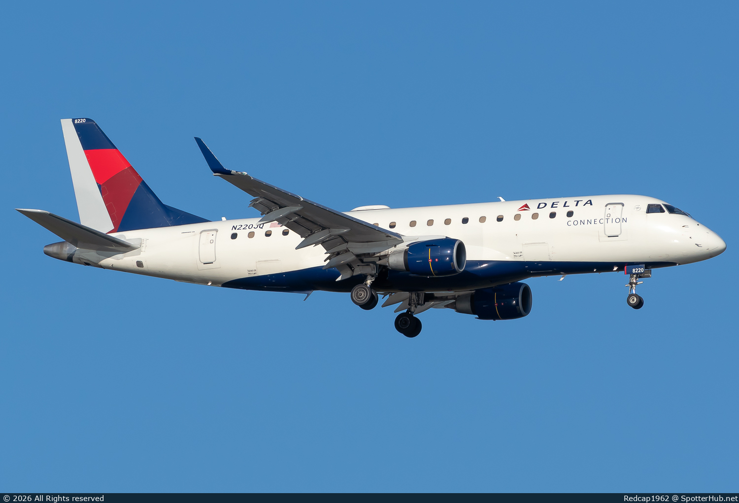 Photo of N220JQ - Embraer ERJ-175LR operated by Delta Connection (opb Republic Airways)