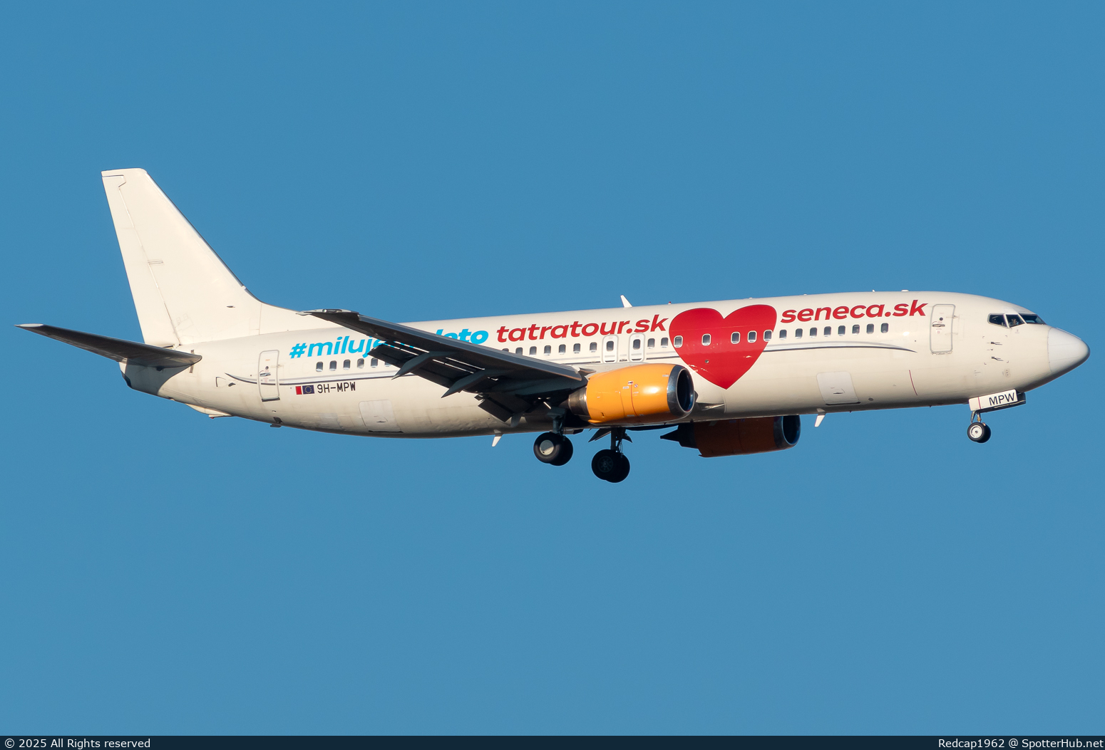 Photo of 9H-MPW - Boeing 737-484 operated by Air Horizont