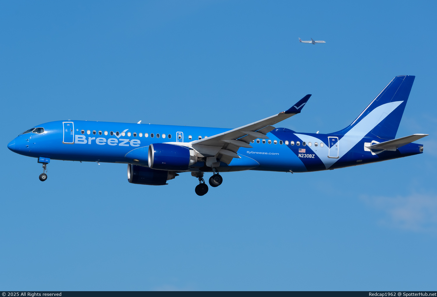 Photo of N230BZ - Airbus A220-300 operated by Breeze Airways