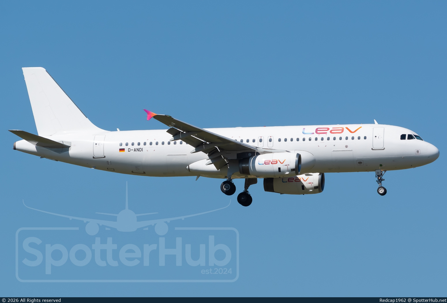 Photo of D-ANDI - Airbus A320-232 operated by LEAV Aviation