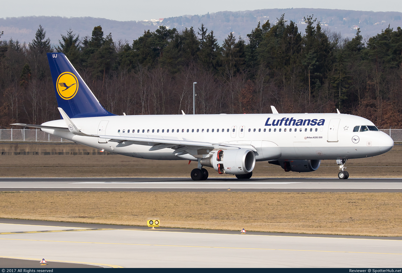 Photo of D-AIUJ - Airbus A320-214 operated by Lufthansa