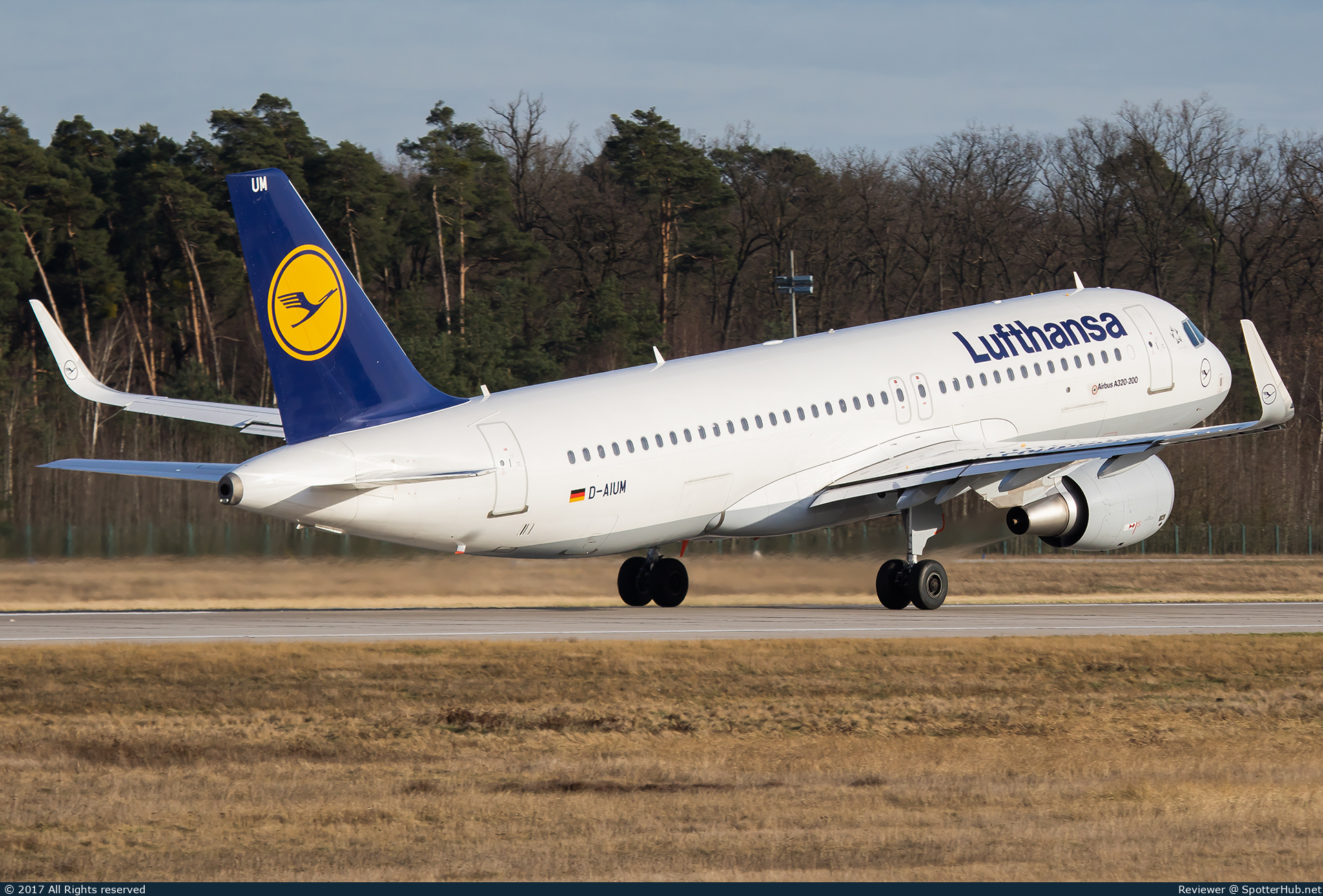 Photo of D-AIUM - Airbus A320-214 operated by Lufthansa