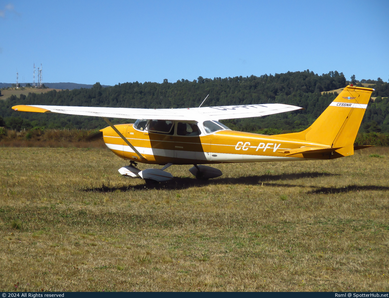 Photo of CC-PFV - Cessna 172K Skyhawk operated by Club Aéreo Villarrica