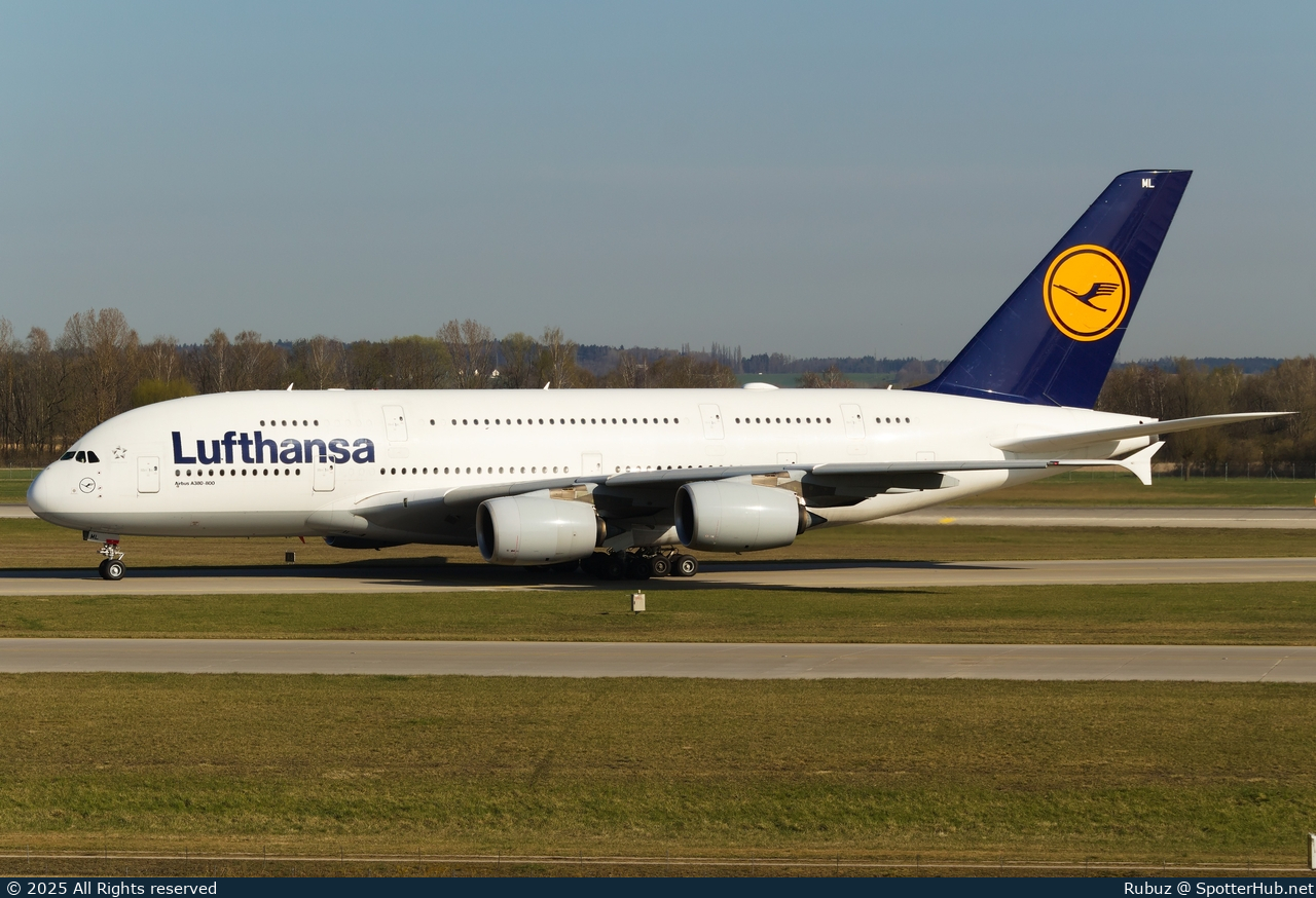 Photo of D-AIML - Airbus A380-841 operated by Lufthansa