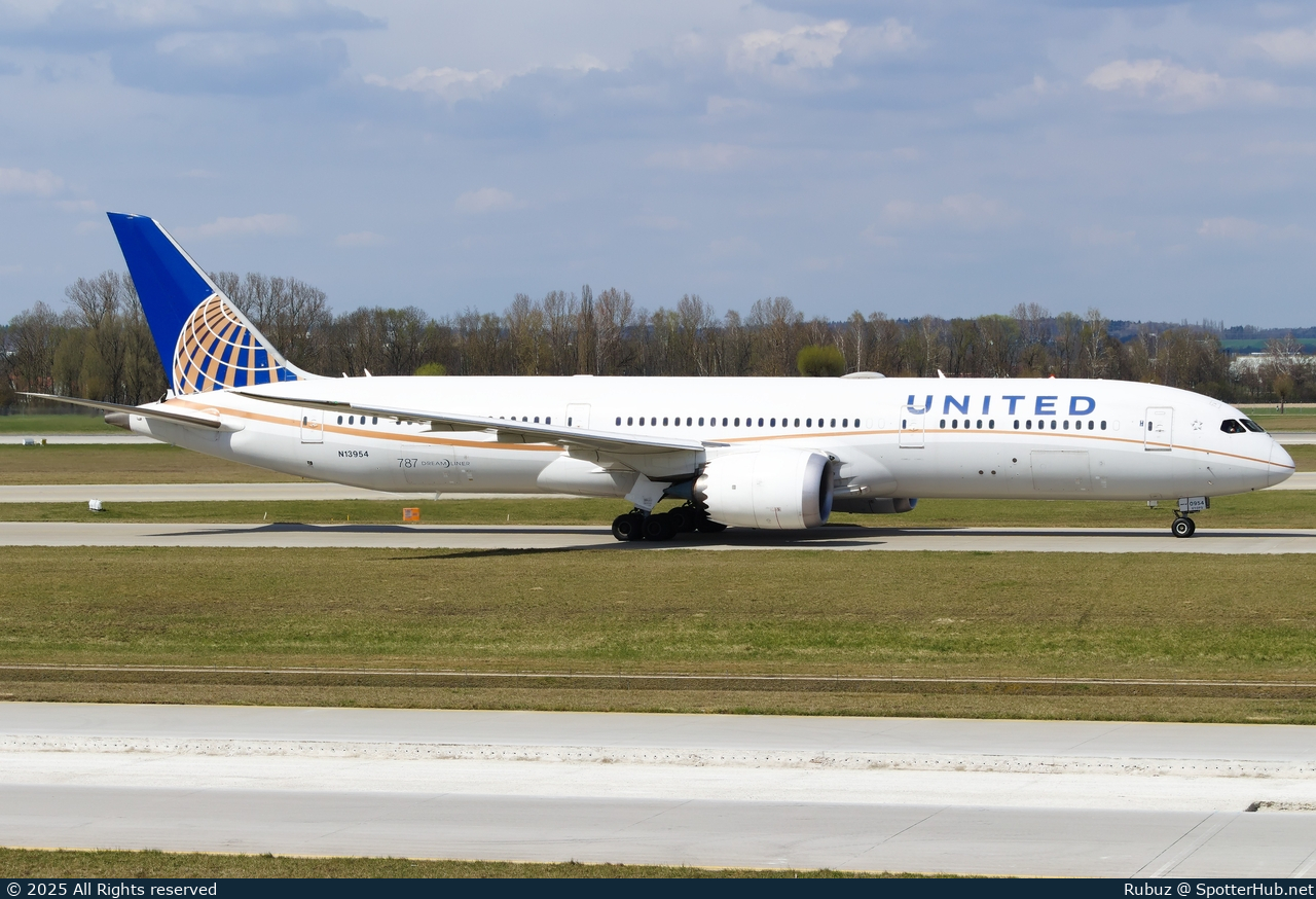 Photo of N13954 - Boeing 787-9 Dreamliner operated by United Airlines