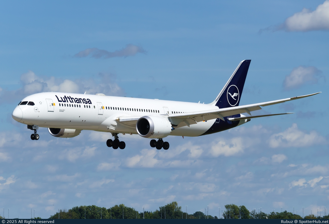 Photo of D-ABPE - Boeing 787-9 Dreamliner operated by Lufthansa