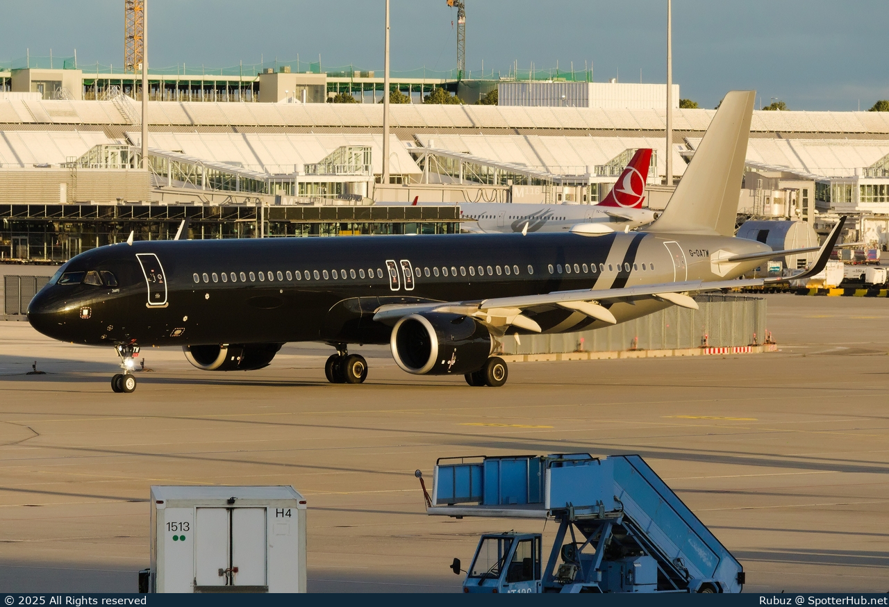 Photo of G-OATW - Airbus A321-253NX operated by Titan Airways