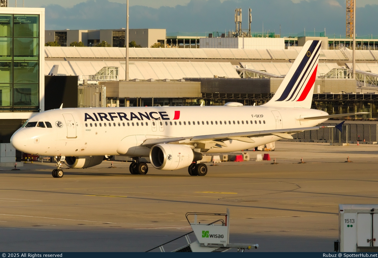 Photo of F-GKXP - Airbus A320-214 operated by Air France