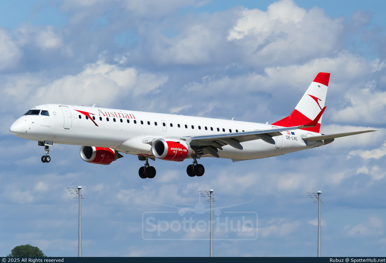 Photo of OE-LWL - Embraer ERJ-195LR operated by Austrian Airlines
