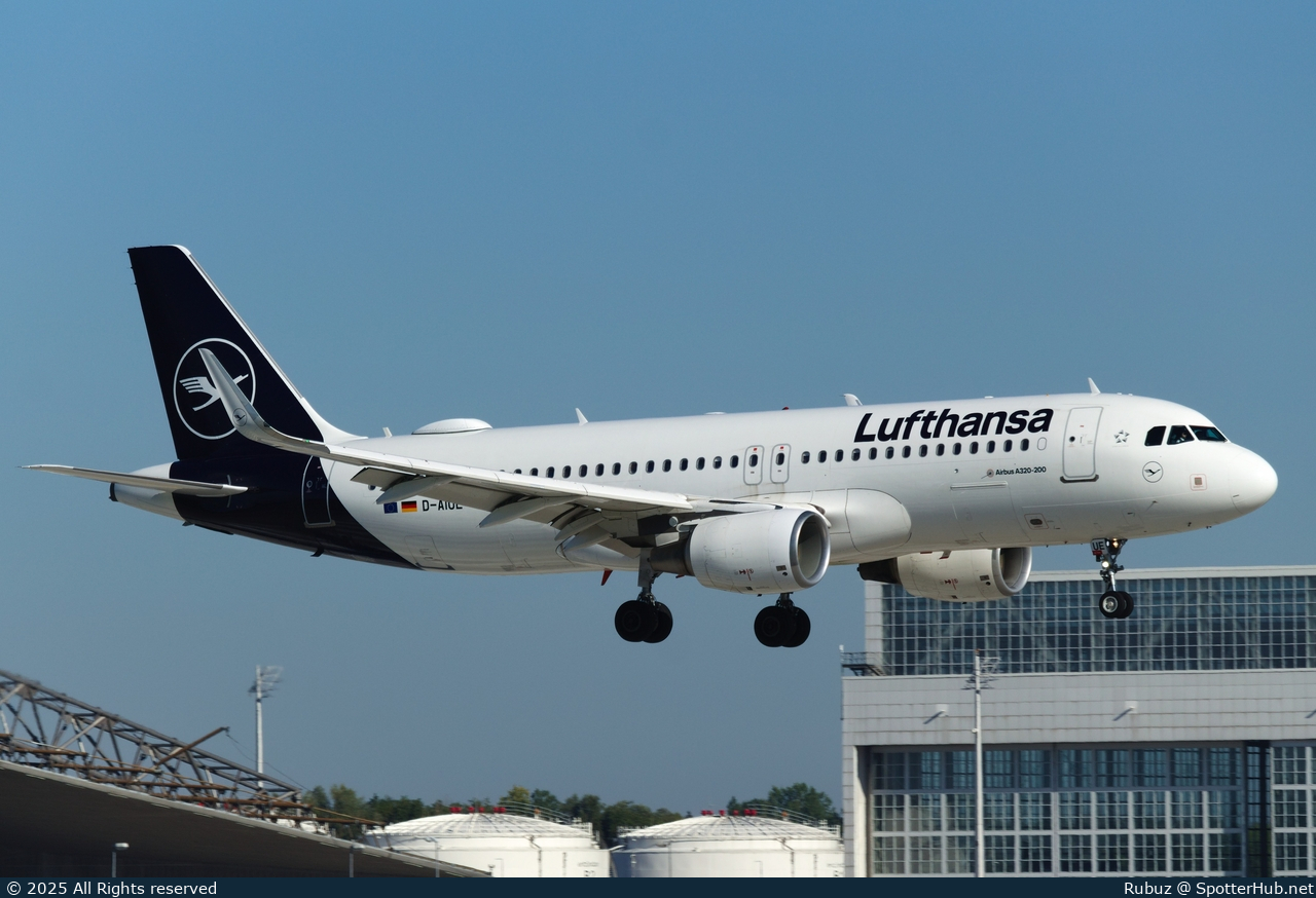 Photo of D-AIUE - Airbus A320-214 operated by Lufthansa