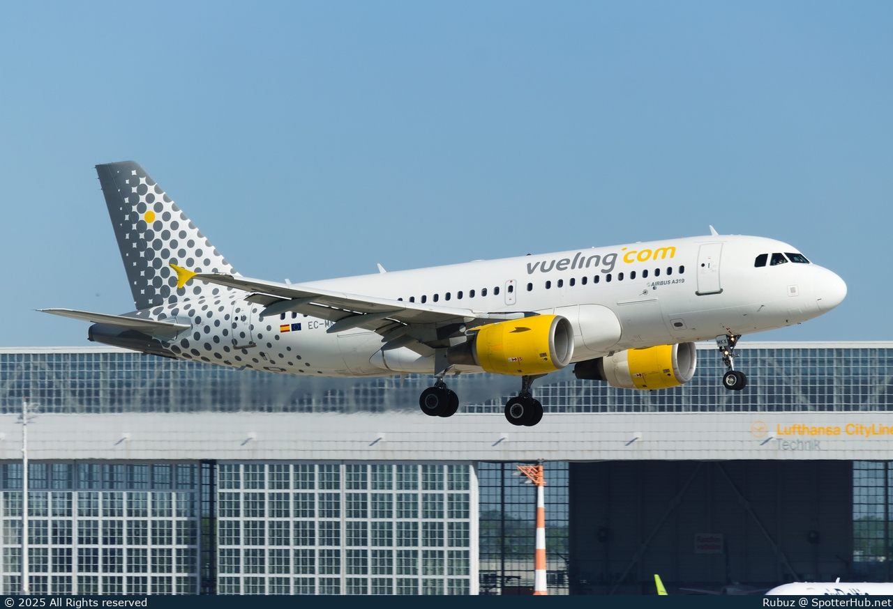 Photo of EC-MKX - Airbus A319-112 operated by Vueling