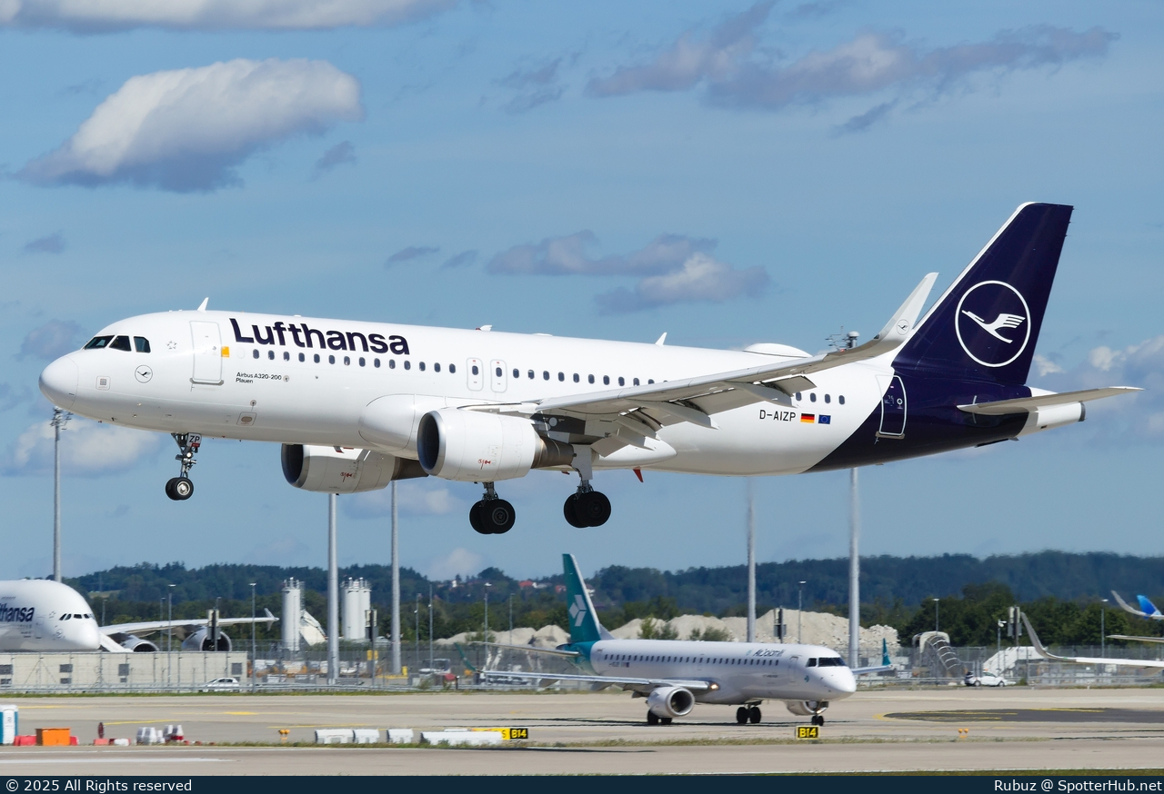 Photo of D-AIZP - Airbus A320-214 operated by Lufthansa