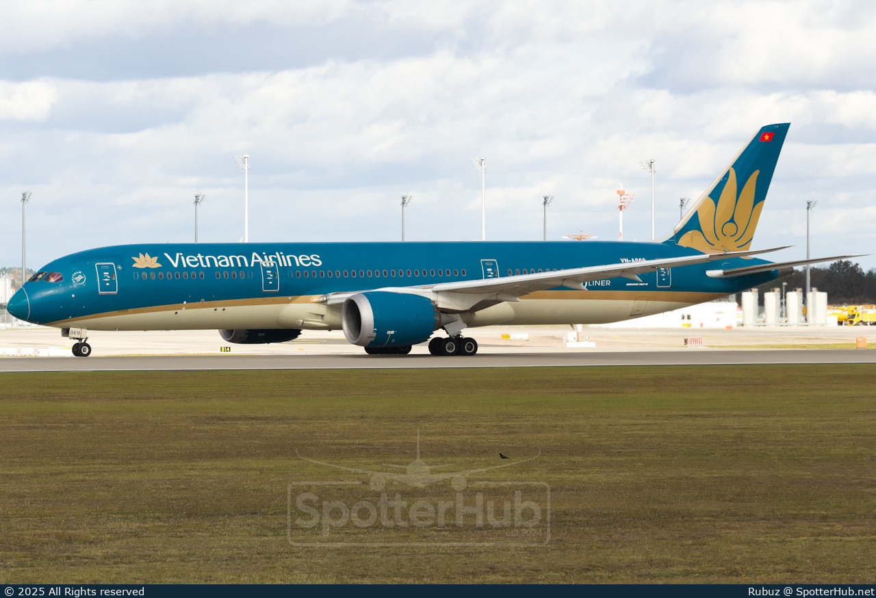 Photo of VN-A869 - Boeing 787-9 Dreamliner operated by Vietnam Airlines
