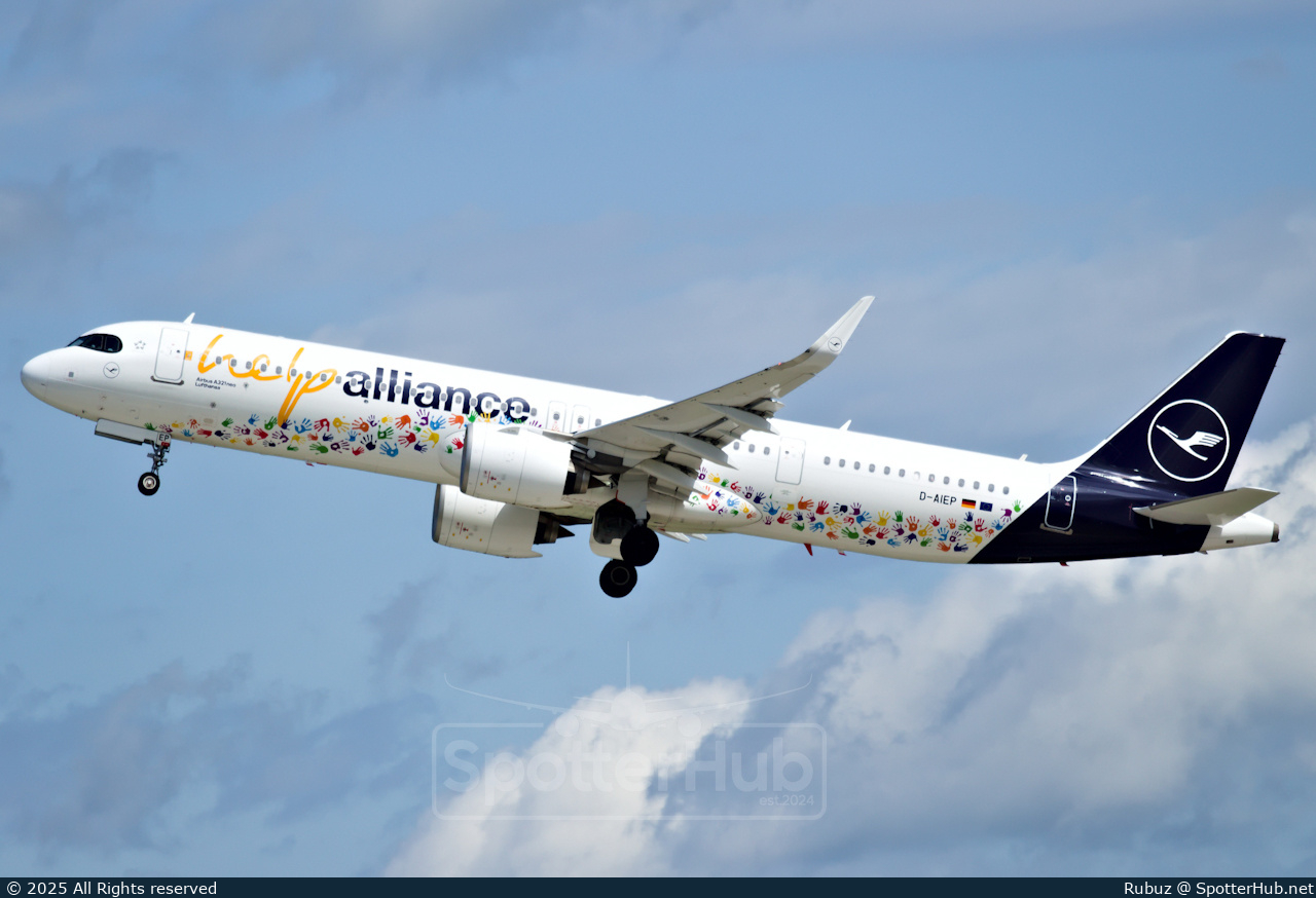 Photo of D-AIEP - Airbus A321-271NX operated by Lufthansa