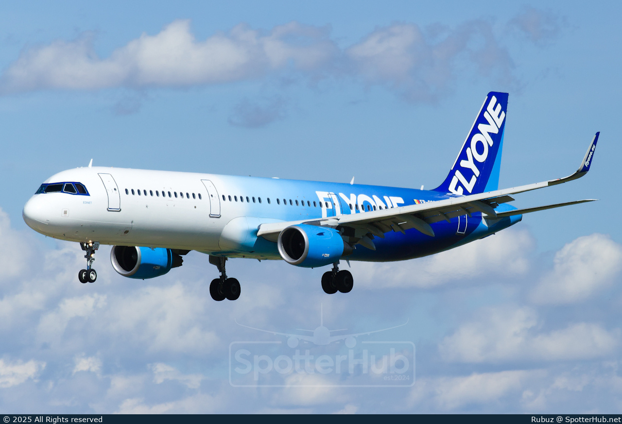 Photo of ER-00003 - Airbus A321-211 operated by FlyOne