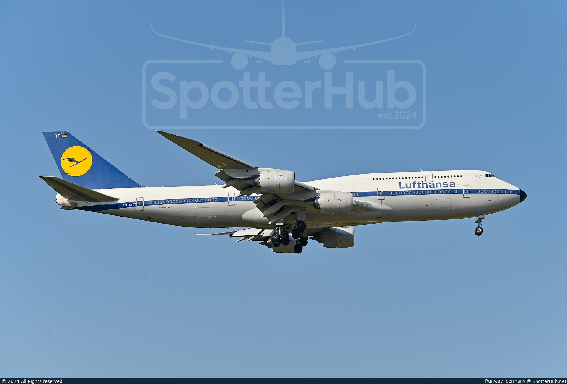 Photo of D-ABYT - Boeing 747-830 operated by Lufthansa