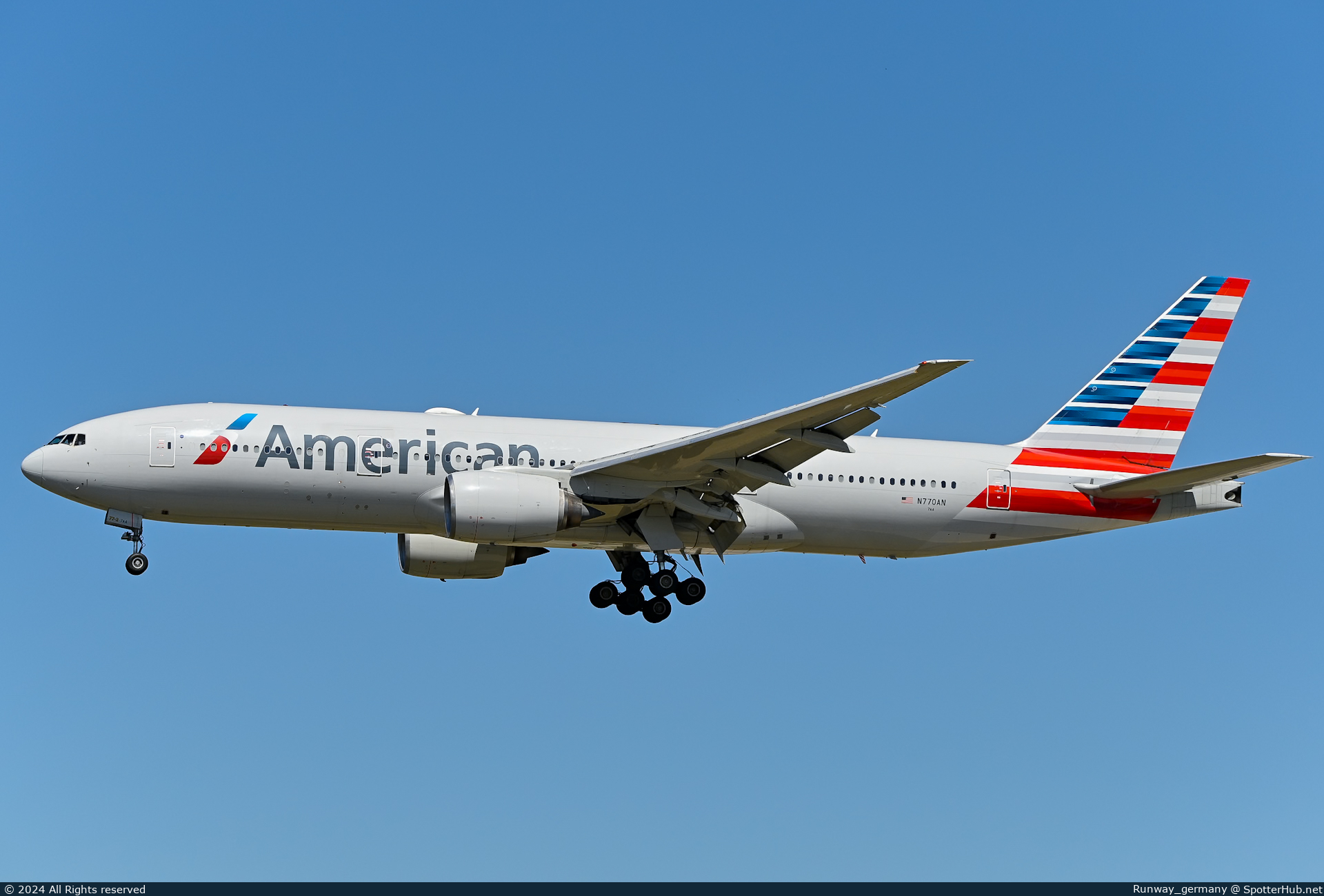 Photo of N770AN - Boeing 777-223(ER) operated by American Airlines