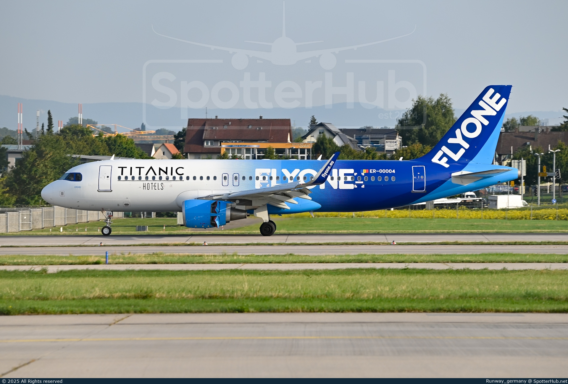 Photo of ER-00004 - Airbus A320-214 operated by FlyOne