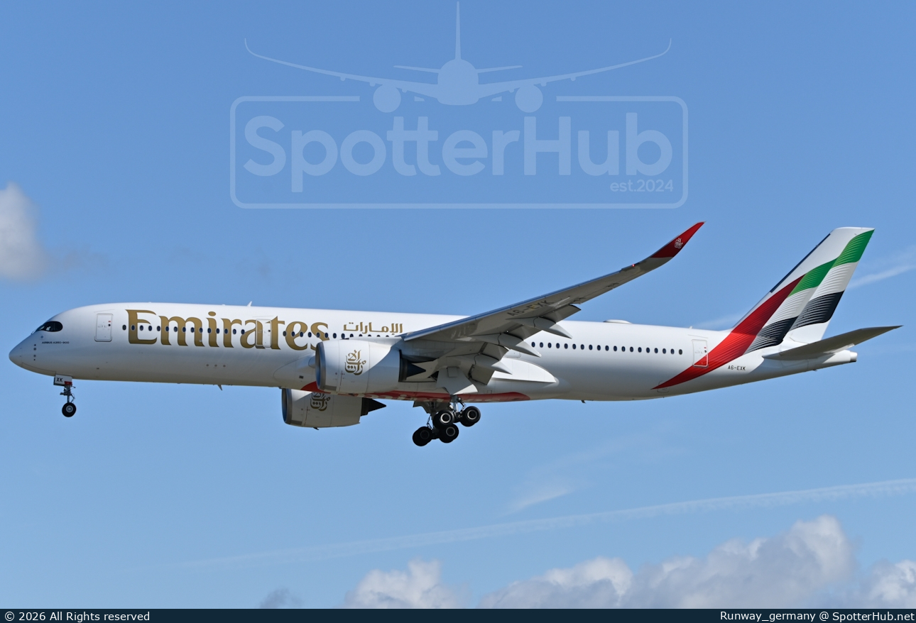 Photo of A6-EXK - Airbus A350-941 operated by Emirates