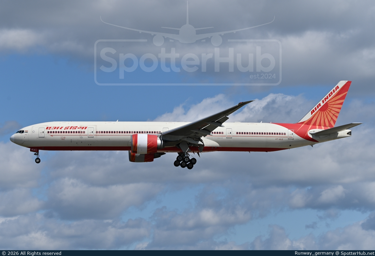 Photo of VT-ALQ - Boeing 777-337(ER) operated by Air India
