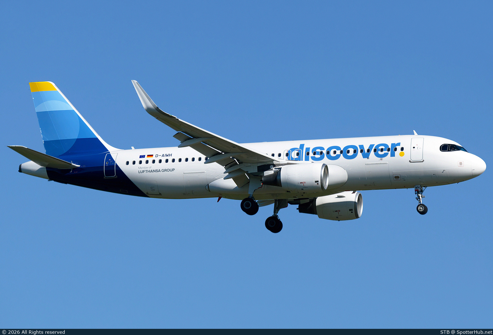 Photo of D-AIWH - Airbus A320-214 operated by Discover Airlines