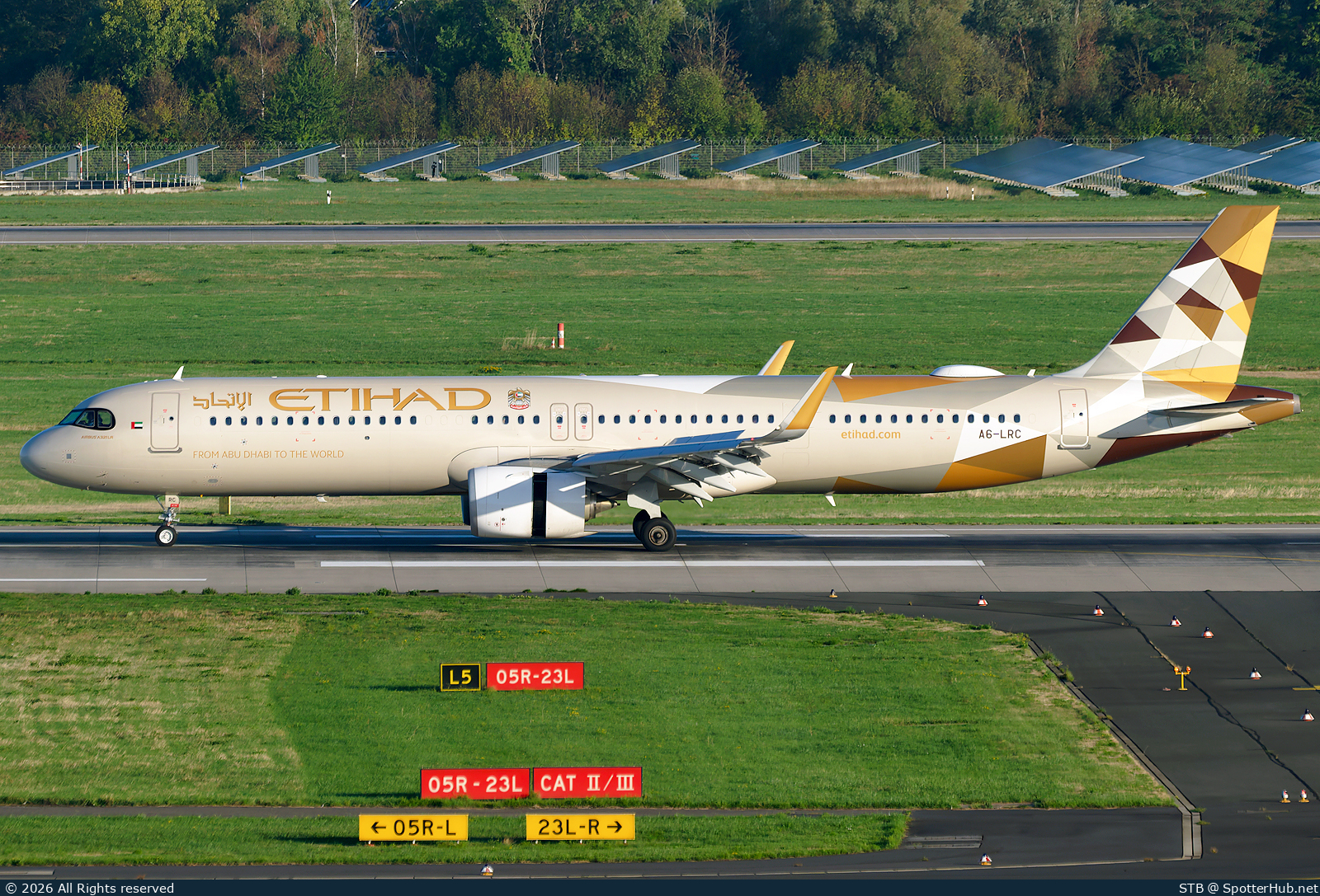 Photo of A6-LRC - Airbus A321-251NX operated by Etihad Airways