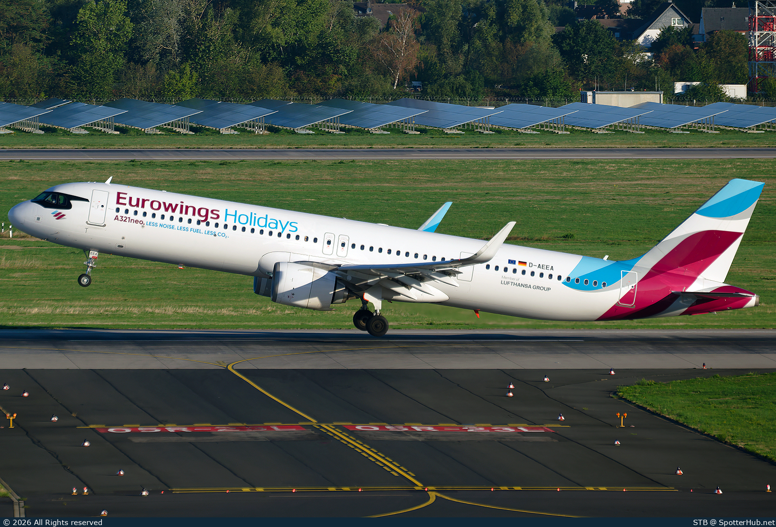 Photo of D-AEEA - Airbus A321-251NX operated by Eurowings