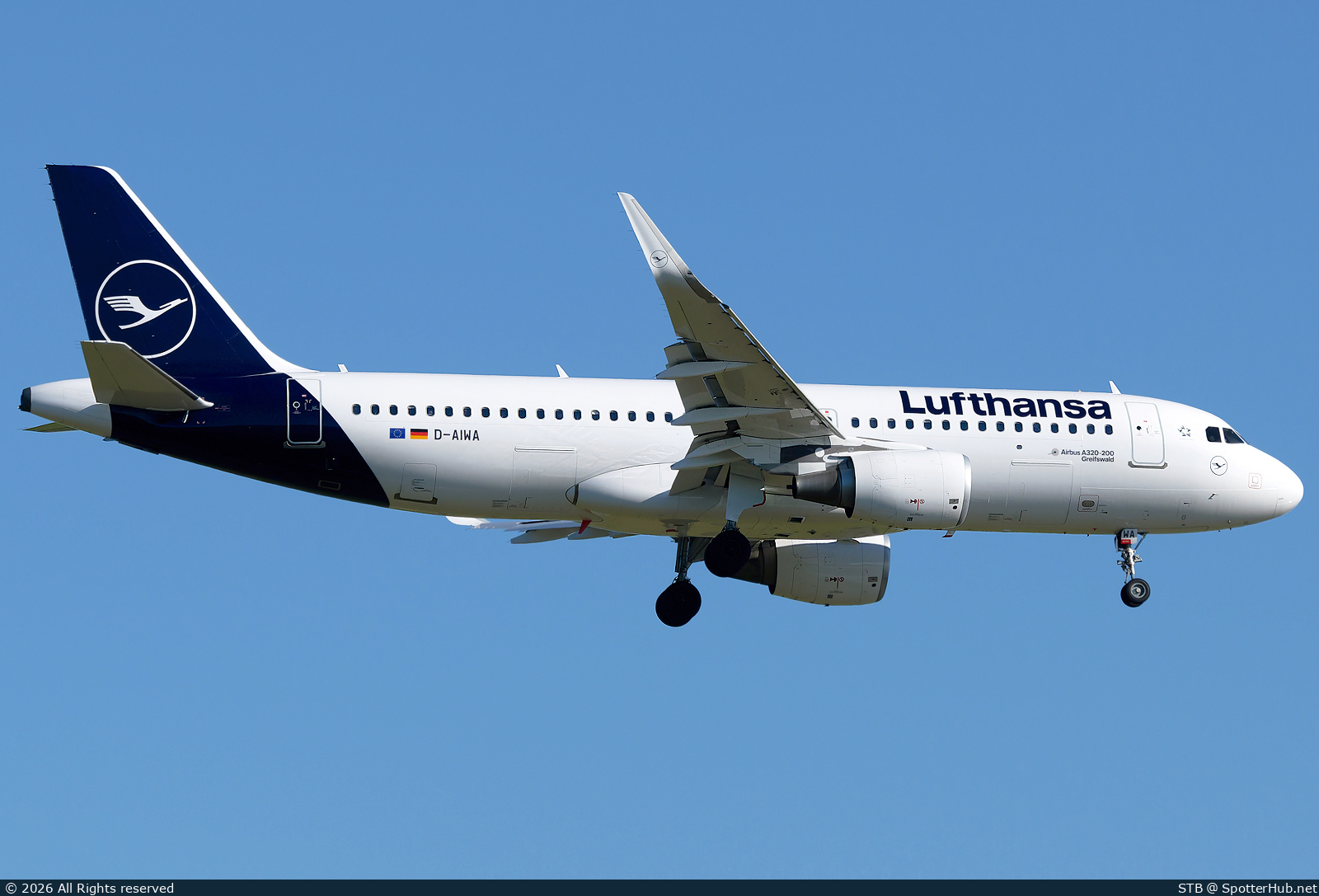 Photo of D-AIWA - Airbus A320-214 operated by Lufthansa