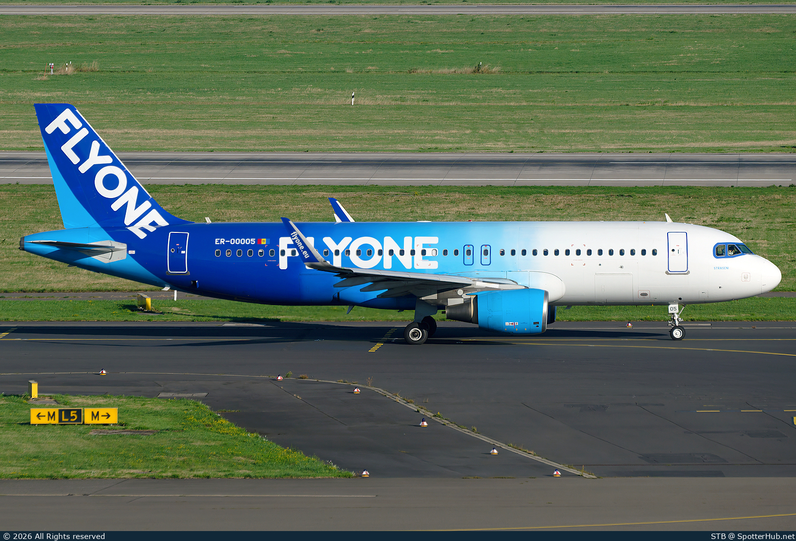 Photo of ER-00005 - Airbus A320-214 operated by FlyOne
