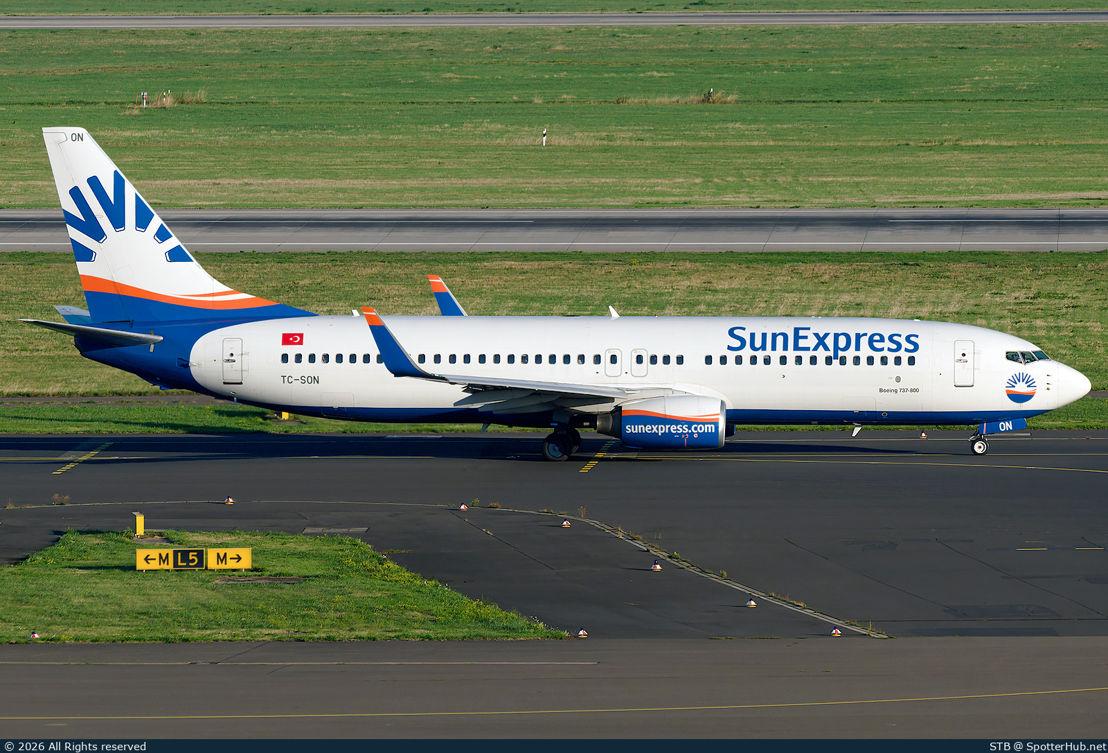 Photo of TC-SON - Boeing 737-86J operated by SunExpress