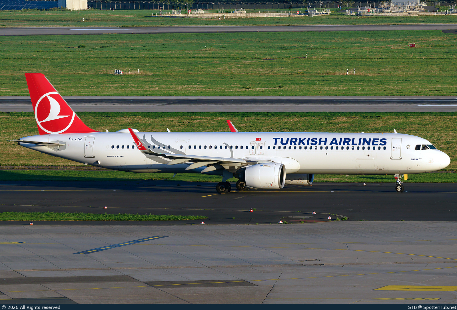 Photo of TC-LSZ - Airbus A321-271NX operated by Turkish Airlines