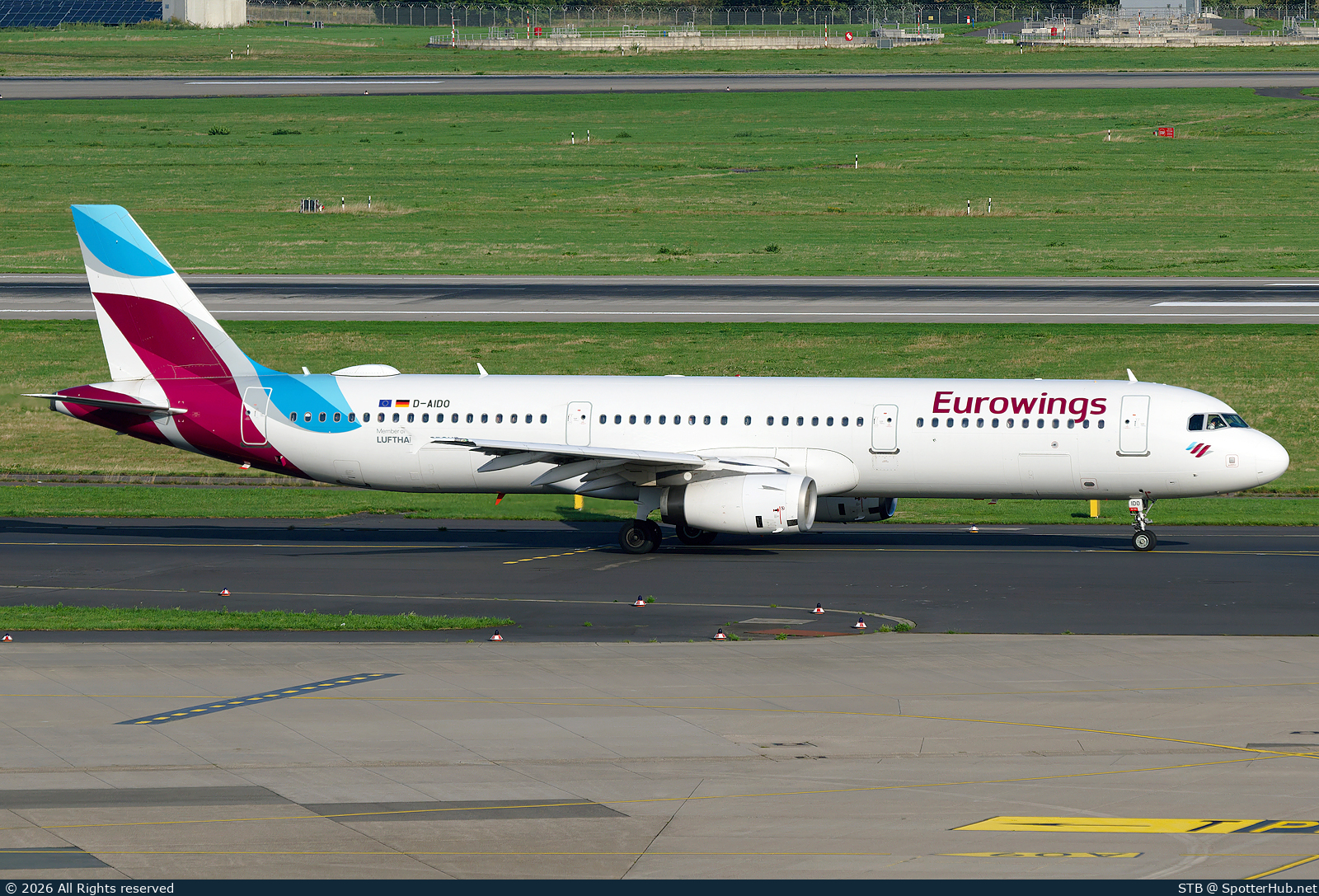 Photo of D-AIDO - Airbus A321-231 operated by Eurowings