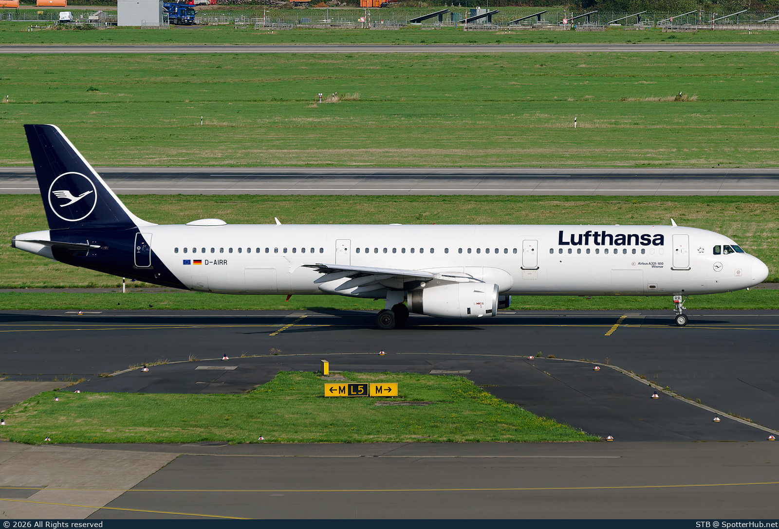 Photo of D-AIRR - Airbus A321-131 operated by Lufthansa