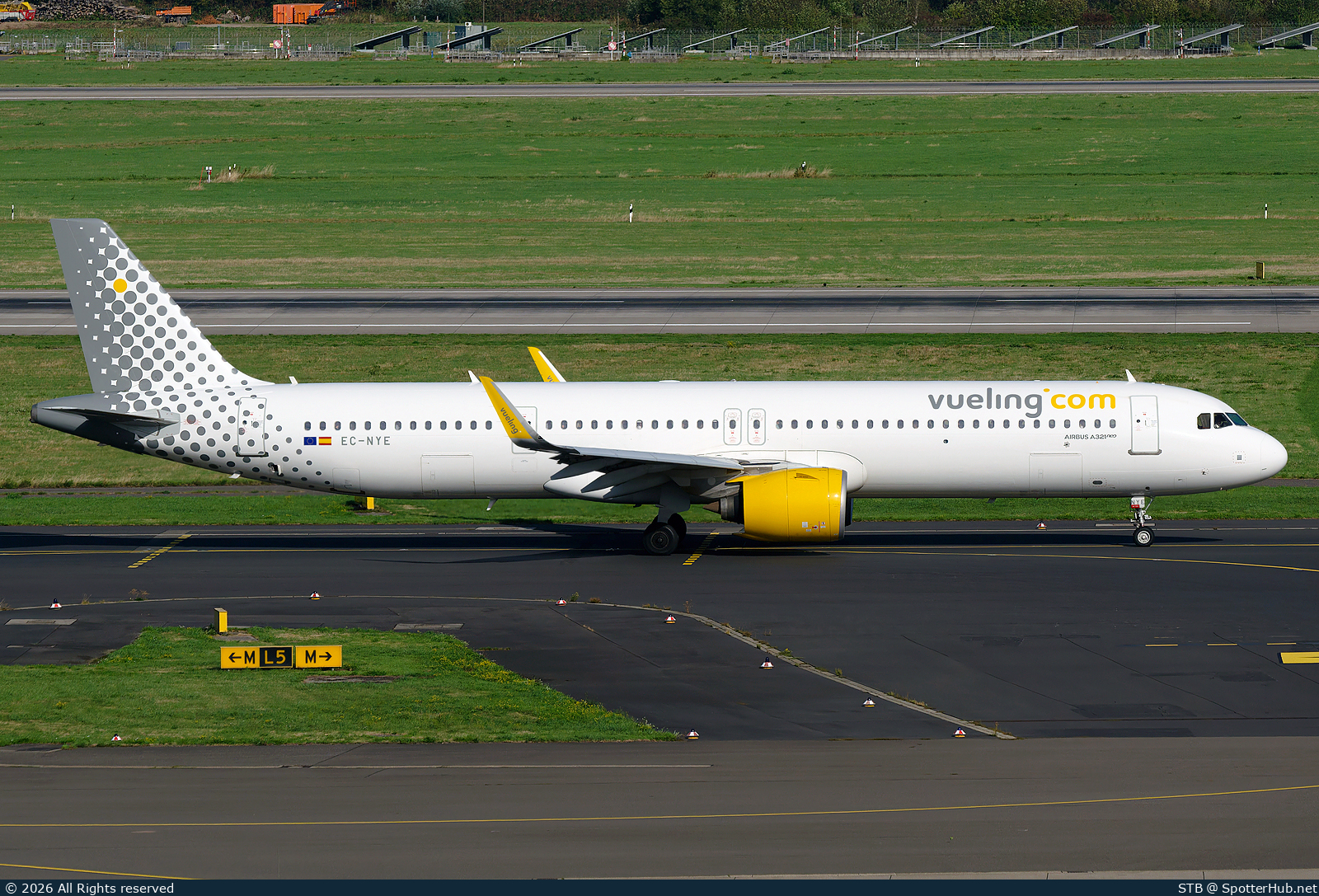 Photo of EC-NYE - Airbus A321-271NX operated by Vueling