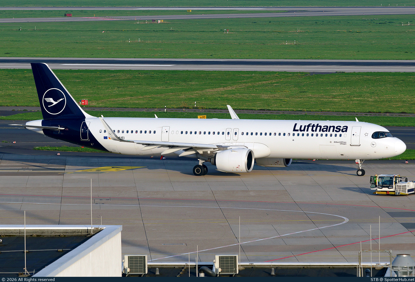 Photo of D-AIEI - Airbus A321-271NX operated by Lufthansa