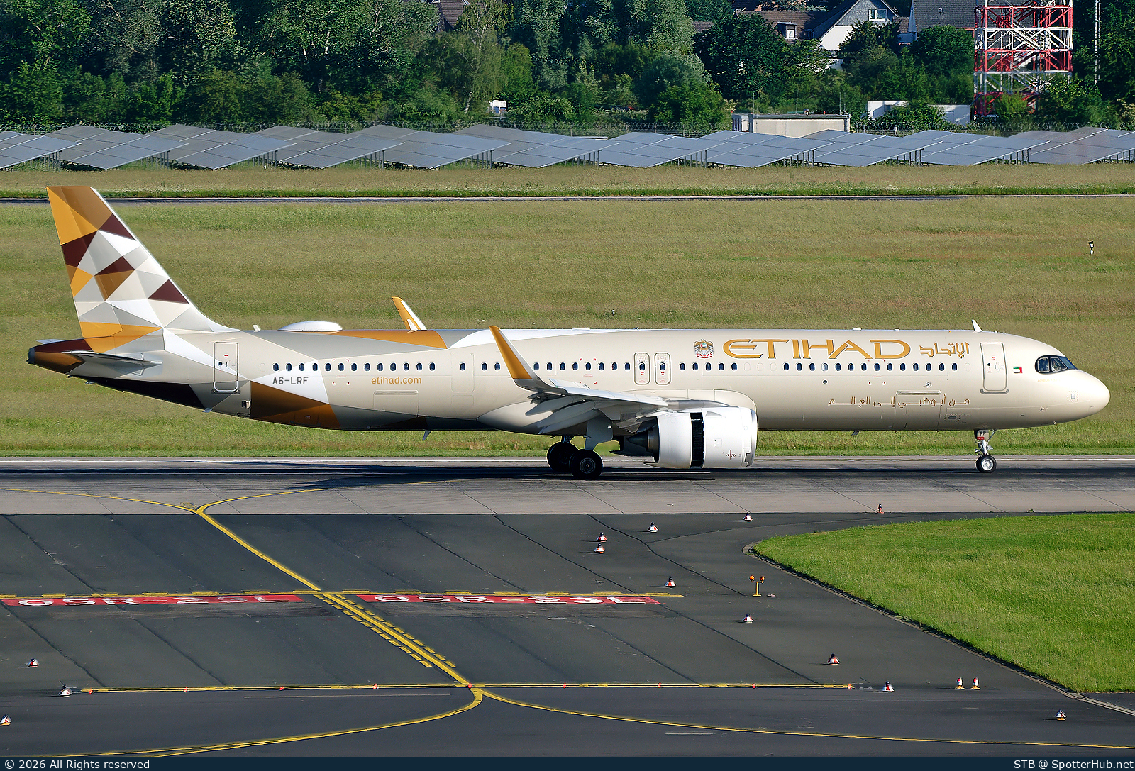 Photo of A6-LRF - Airbus A321-251NX operated by Etihad Airways