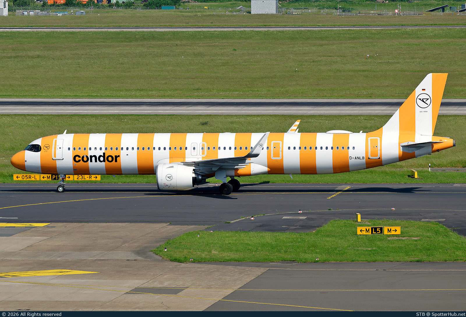 Photo of D-ANLB - Airbus A321-271NX operated by Condor